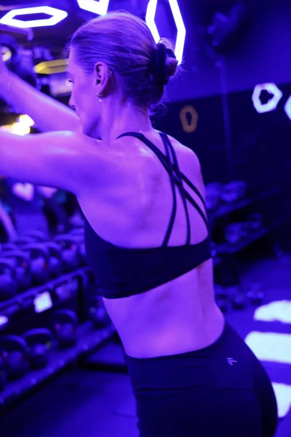 A Booster mid-effort between stations in a HYROX Conditioning class at CASA BOOST Eaux-Vives