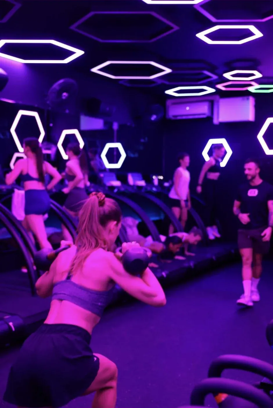A Booster mid-interval on the treadmill in a HYROX Conditioning class at CASA BOOST Eaux-Vives